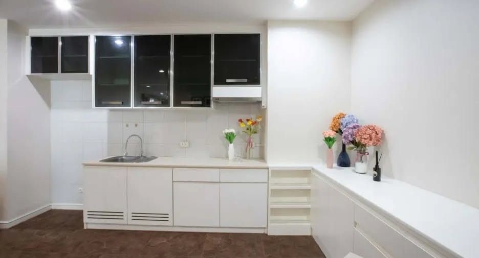 For sale 2 ベッドルーム condo in Bang Rak, Bangkok