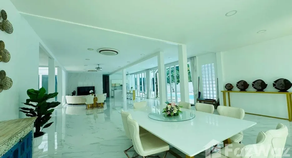 For rent 4 bedrooms villa in Mueang Phuket, Phuket