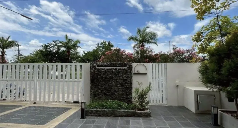 For sale 4 bedrooms house in Hang Dong, Chiang Mai