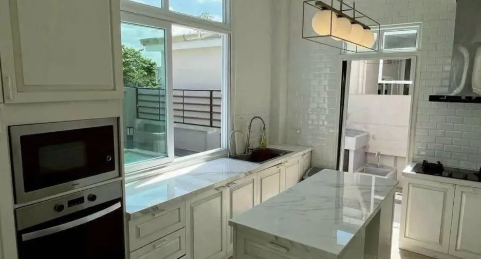 For sale 4 bedrooms house in Hang Dong, Chiang Mai