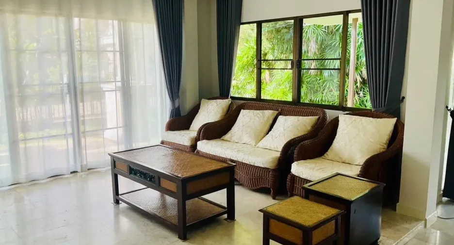 For rent 4 bedrooms house in San Sai, Chiang Mai