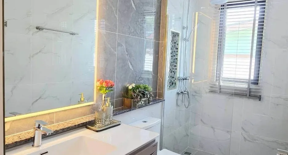 Villa zum Kauf mit 4 Zimmer in Bang Lamung, Chonburi
