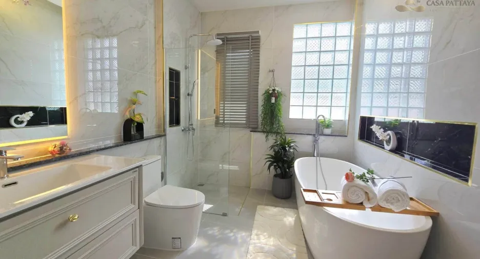 Villa zum Kauf mit 4 Zimmer in Bang Lamung, Chonburi