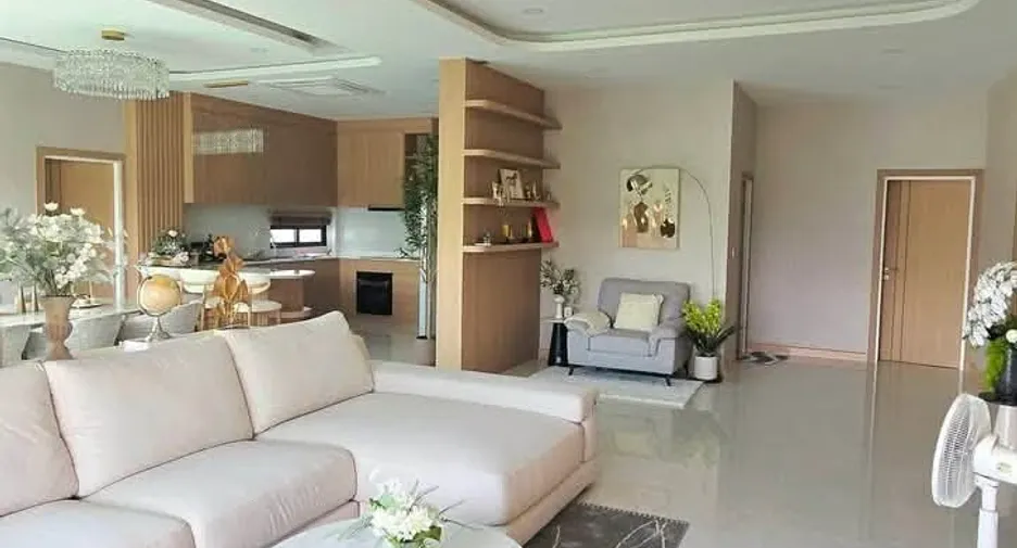 Villa zum Kauf mit 4 Zimmer in Bang Lamung, Chonburi