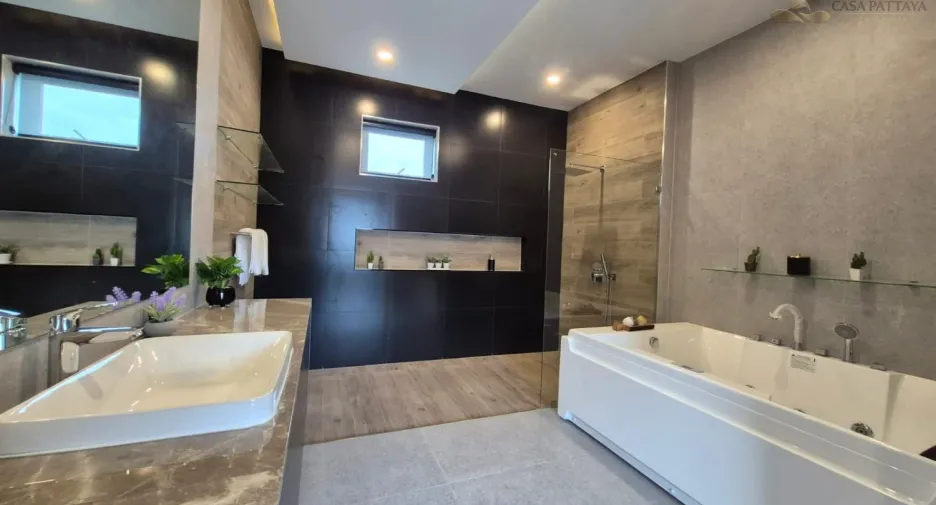 Villa zum Kauf mit 6 Zimmer in Bang Lamung, Chonburi