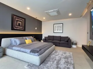 Villa zum Kauf mit 6 Zimmer in Bang Lamung, Chonburi