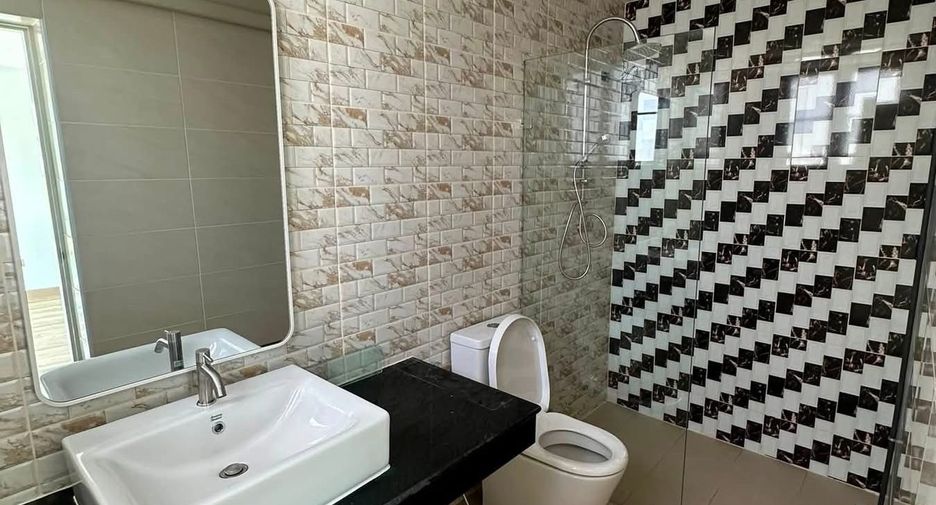 Casa en venta de 4 habitaciones en Saraphi, Chiang Mai