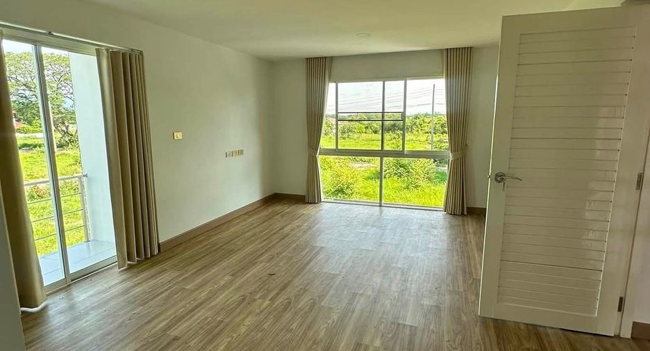 Casa en venta de 4 habitaciones en Saraphi, Chiang Mai