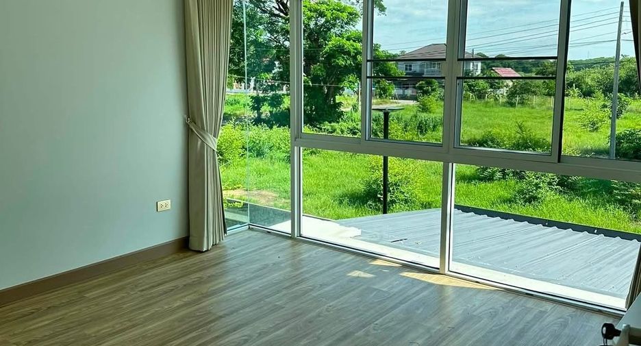 Casa en venta de 4 habitaciones en Saraphi, Chiang Mai