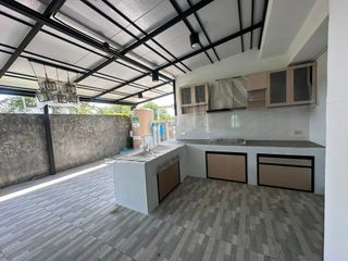 Casa en venta de 4 habitaciones en Saraphi, Chiang Mai