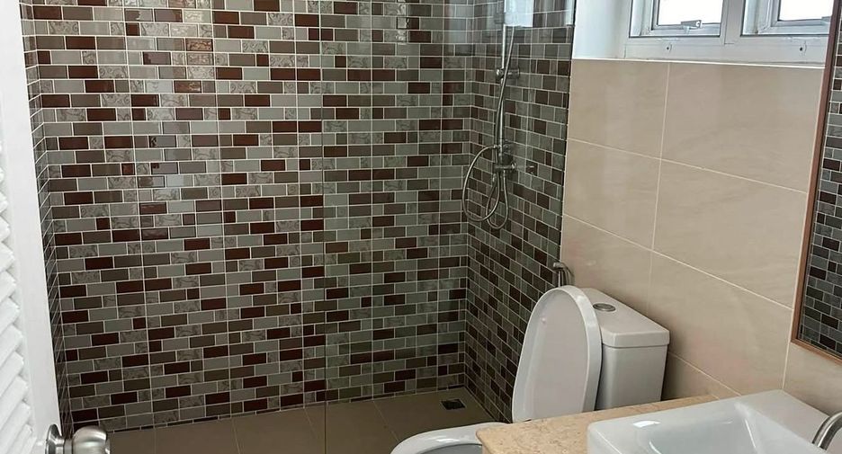 Casa en venta de 4 habitaciones en Saraphi, Chiang Mai