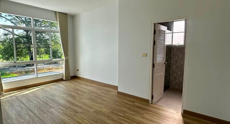 Casa en venta de 4 habitaciones en Saraphi, Chiang Mai