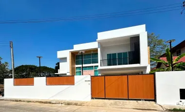Casa en venta de 4 habitaciones en Saraphi, Chiang Mai
