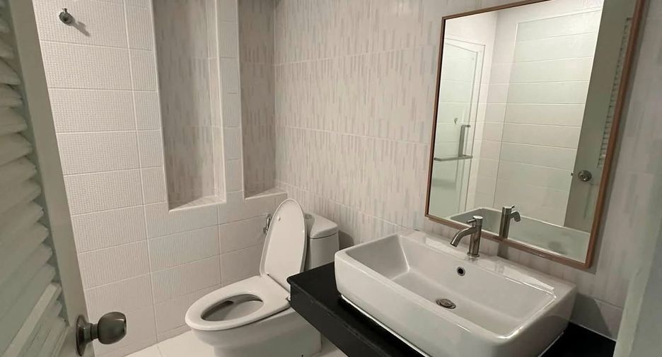 Casa en venta de 4 habitaciones en Saraphi, Chiang Mai