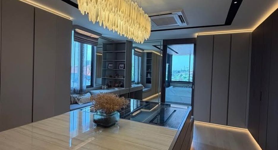 Casa en venta y en alquiler de 6 habitaciones en Huai Khwang, Bangkok