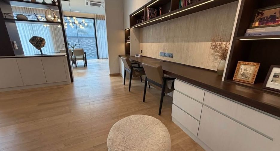 Casa en venta y en alquiler de 6 habitaciones en Huai Khwang, Bangkok