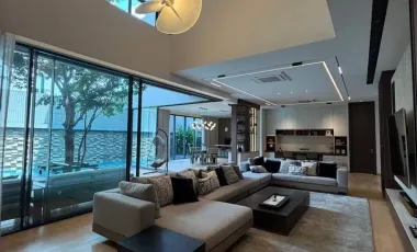 Casa en venta y en alquiler de 6 habitaciones en Huai Khwang, Bangkok
