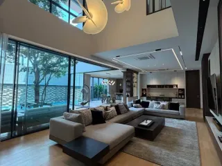 Casa en venta y en alquiler de 6 habitaciones en Huai Khwang, Bangkok