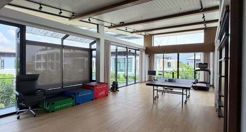 Casa en venta y en alquiler de 6 habitaciones en Huai Khwang, Bangkok