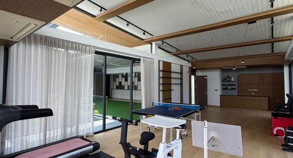 Casa en venta y en alquiler de 6 habitaciones en Huai Khwang, Bangkok