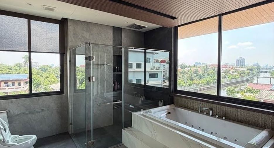 Casa en venta y en alquiler de 6 habitaciones en Huai Khwang, Bangkok