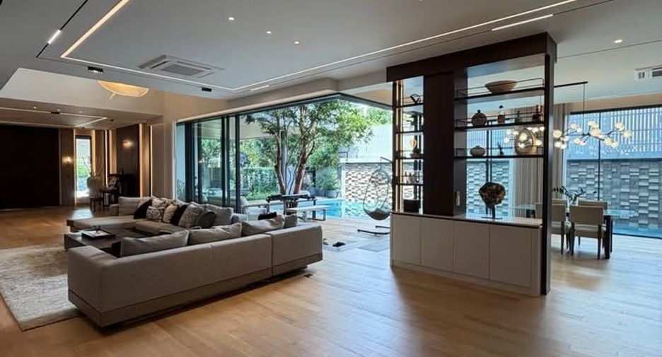 Casa en venta y en alquiler de 6 habitaciones en Huai Khwang, Bangkok