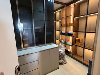 Casa en venta y en alquiler de 6 habitaciones en Huai Khwang, Bangkok