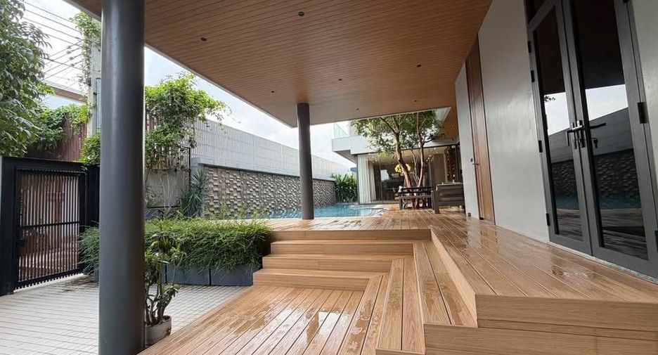 Casa en venta y en alquiler de 6 habitaciones en Huai Khwang, Bangkok