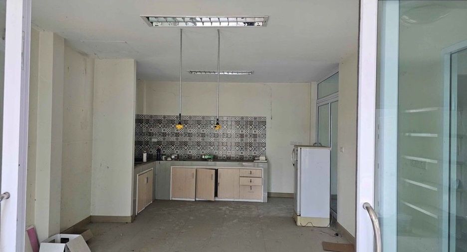For sale 3 ベッドルーム house in Mueang Lamphun, Lamphun