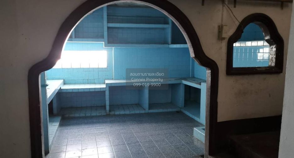 For rent 4 ベッドルーム retail Space in Rat Burana, Bangkok