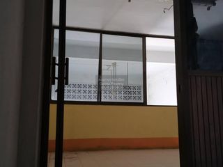For rent 4 ベッドルーム retail Space in Rat Burana, Bangkok