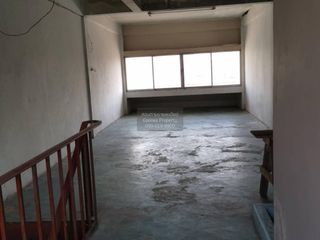 For rent 4 ベッドルーム retail Space in Rat Burana, Bangkok