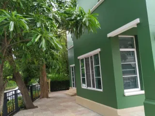 Casa en alquiler de 4 habitaciones en Phutthamonthon, Nakhon Pathom