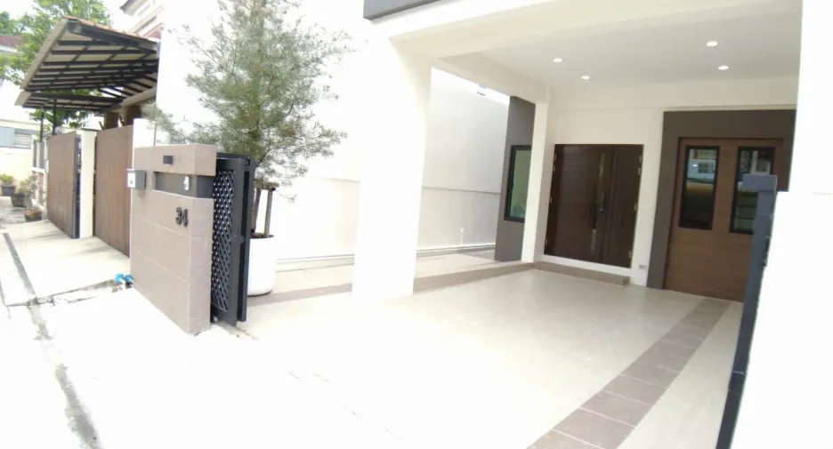 Reihenhaus zum Kauf mit 4 Zimmer in Lat Phrao, Bangkok