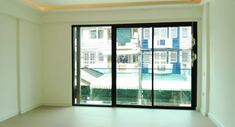 Reihenhaus zum Kauf mit 4 Zimmer in Lat Phrao, Bangkok