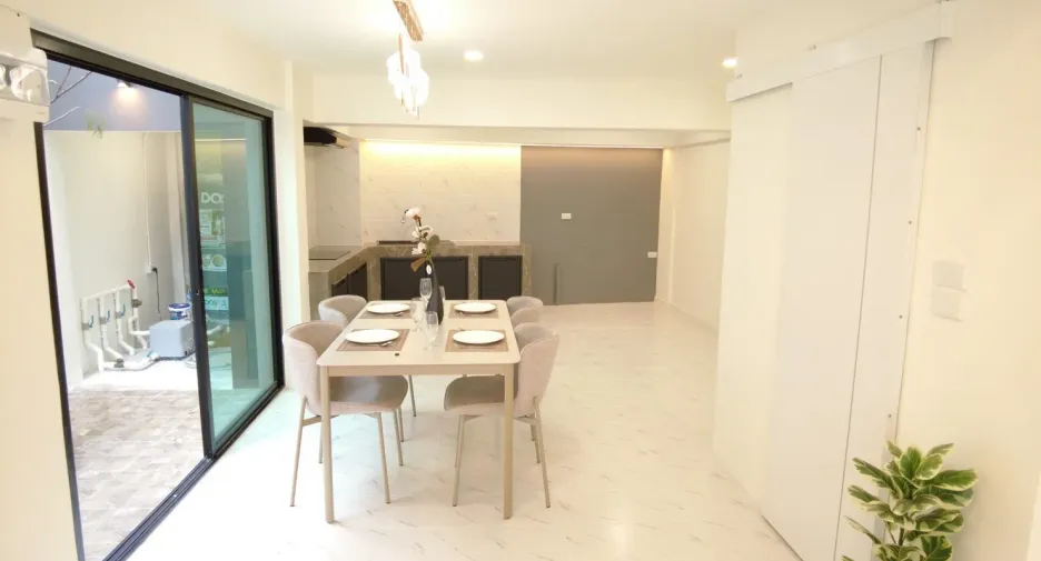 Reihenhaus zum Kauf mit 4 Zimmer in Lat Phrao, Bangkok