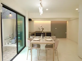 Reihenhaus zum Kauf mit 4 Zimmer in Lat Phrao, Bangkok