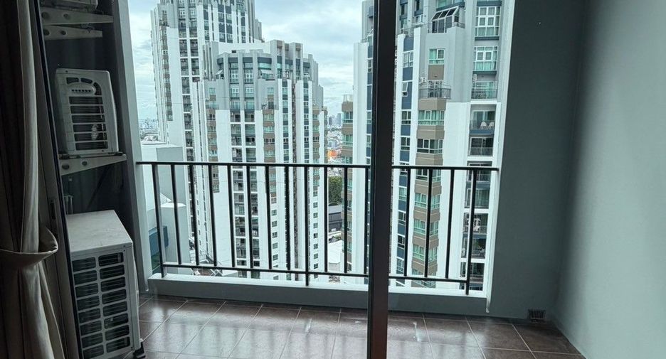 For rent 2 bedrooms condo in Huai Khwang, Bangkok