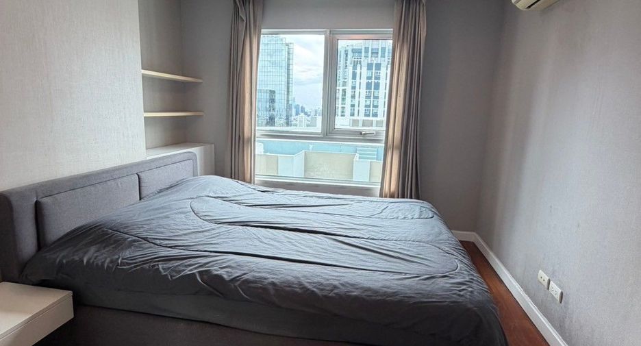 For rent 2 bedrooms condo in Huai Khwang, Bangkok