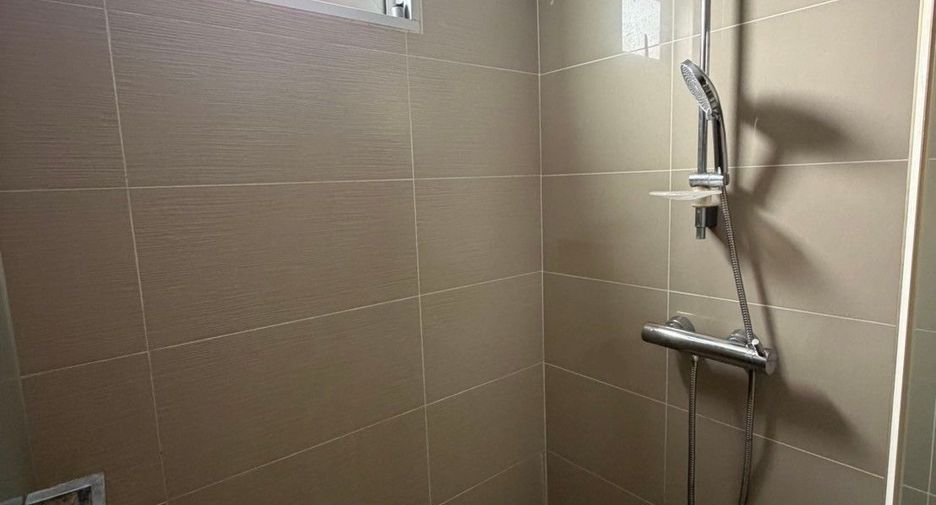 For rent 2 bedrooms condo in Huai Khwang, Bangkok