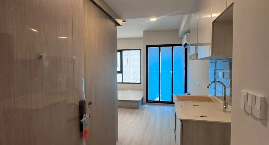 Продажа 1 кровать кондо в Хуаи Кхщанг, Бангкок