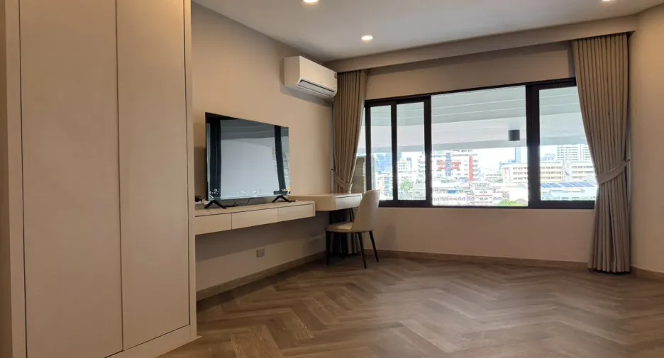 À vendre et à louer 4 chambres condo à Khlong Toei, Bangkok