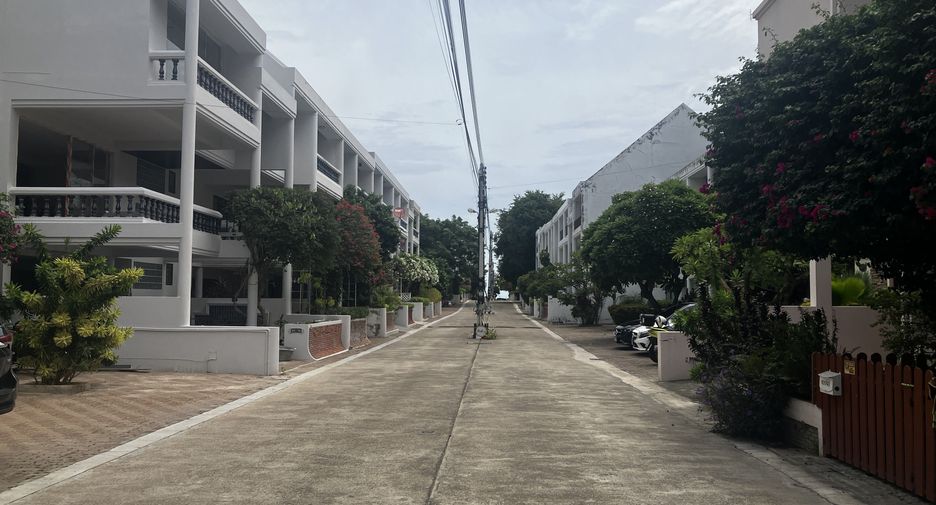 For rent 4 ベッドルーム townhouse in Hua Hin, Prachuap Khiri Khan