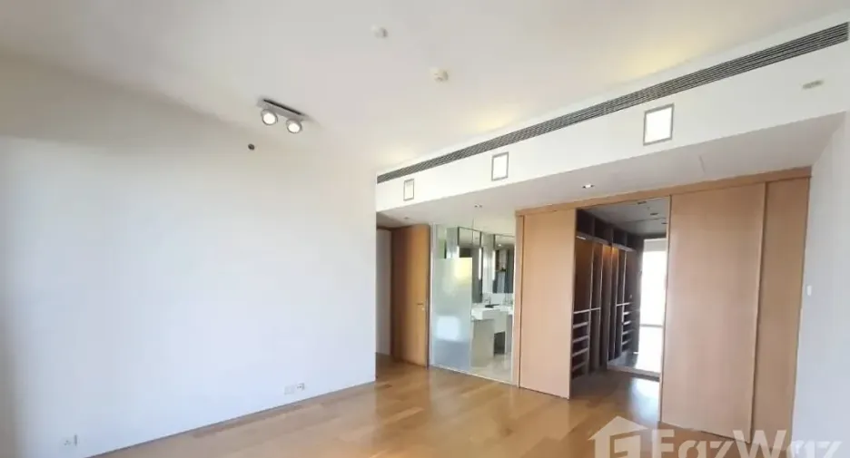 For rent 3 ベッドルーム condo in Sathon, Bangkok