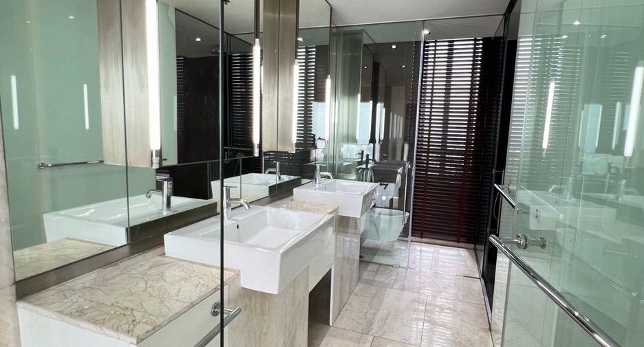 For rent 3 ベッドルーム condo in Sathon, Bangkok
