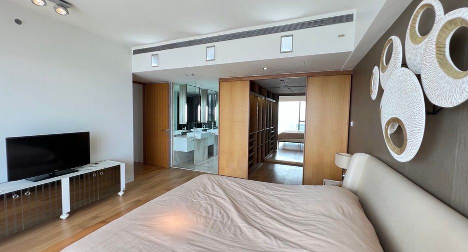 For rent 3 ベッドルーム condo in Sathon, Bangkok