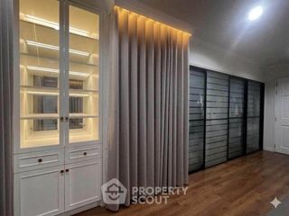 Casa en alquiler y en venta de 4 habitaciones en Taling Chan, Bangkok