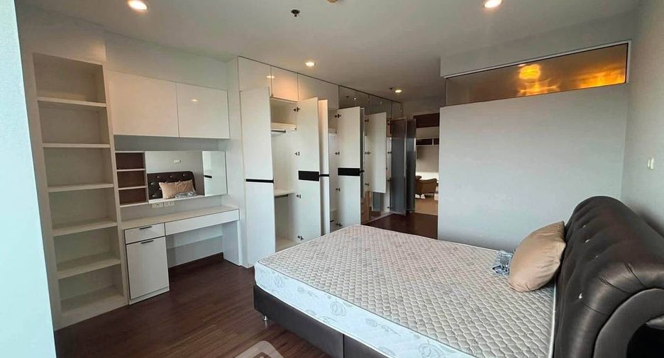 Wohnung zur Miete mit 3 Zimmer in Yan Nawa, Bangkok