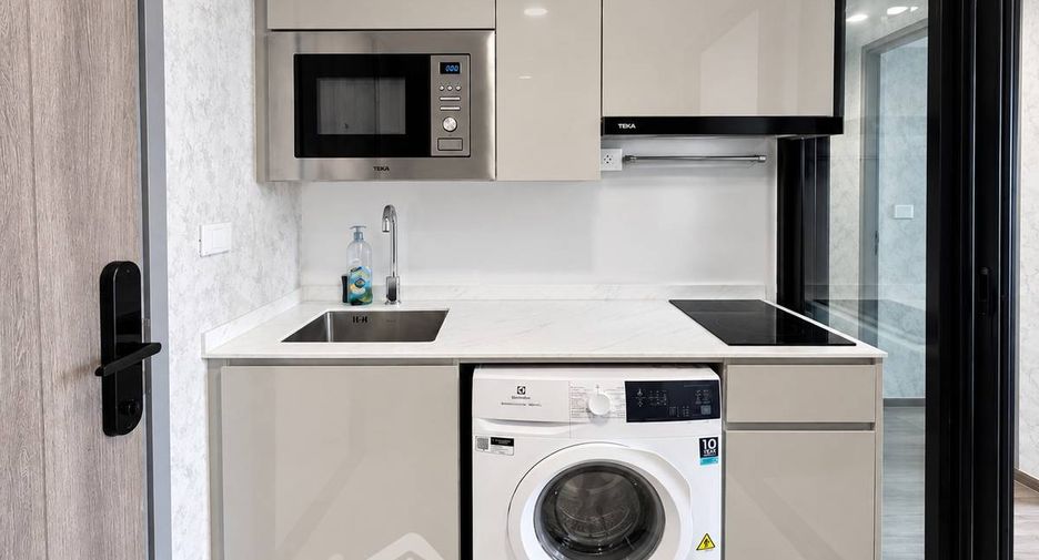 For rent 2 bedrooms condo in Huai Khwang, Bangkok