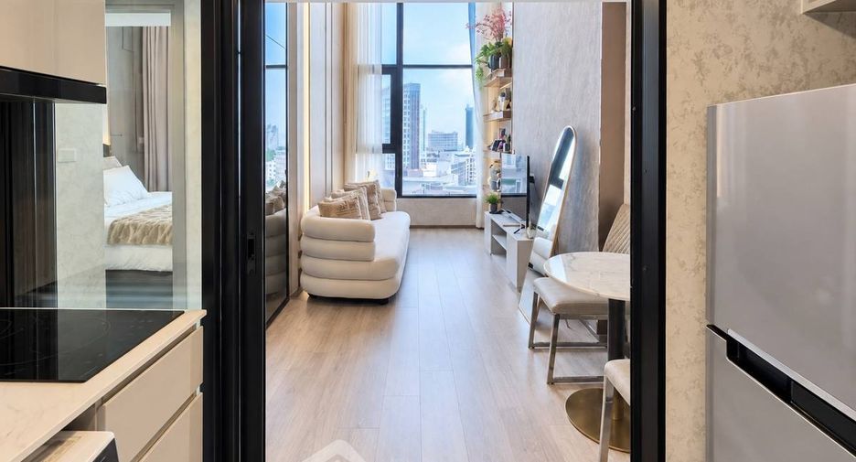 For rent 2 bedrooms condo in Huai Khwang, Bangkok